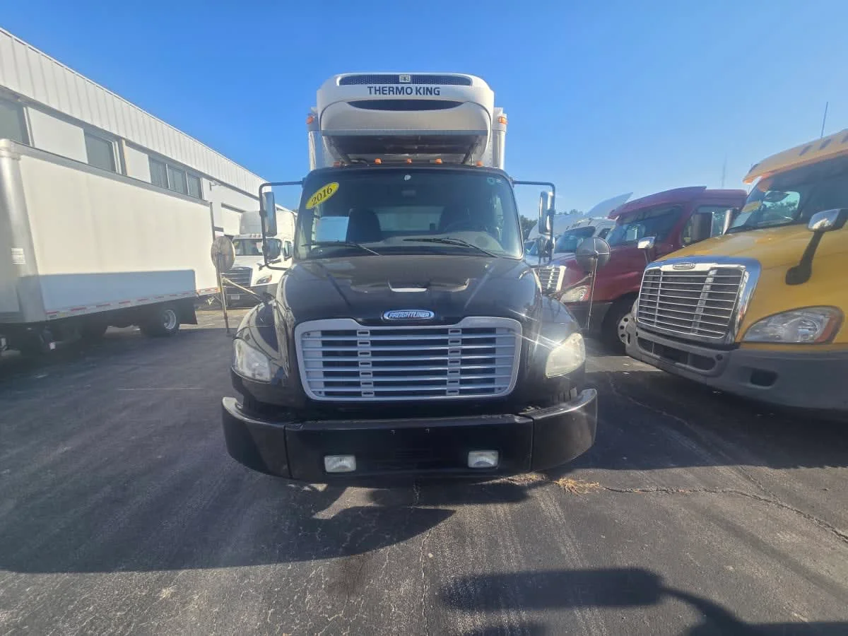 2016 Freightliner M2 106 in Tampa, FL — photo 2