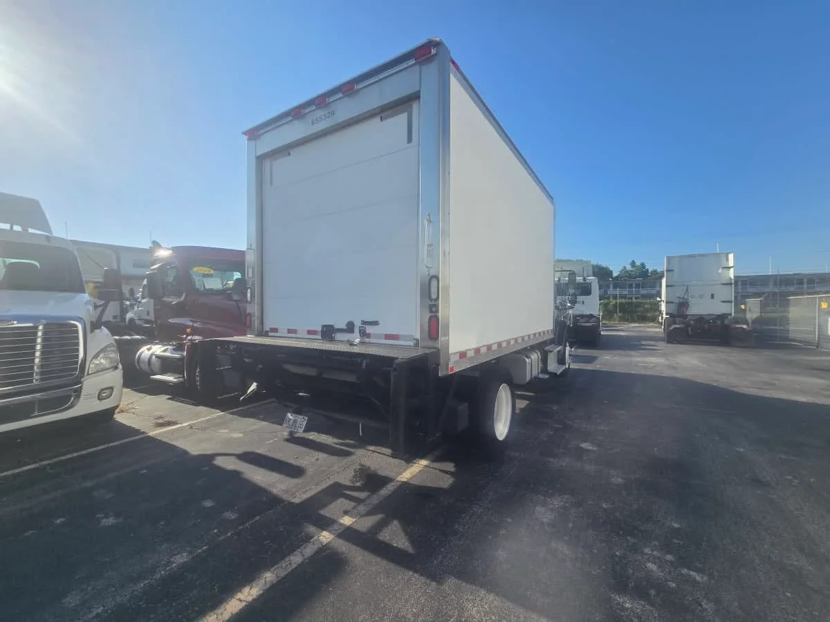 2016 Freightliner M2 106 in Tampa, FL — photo 6
