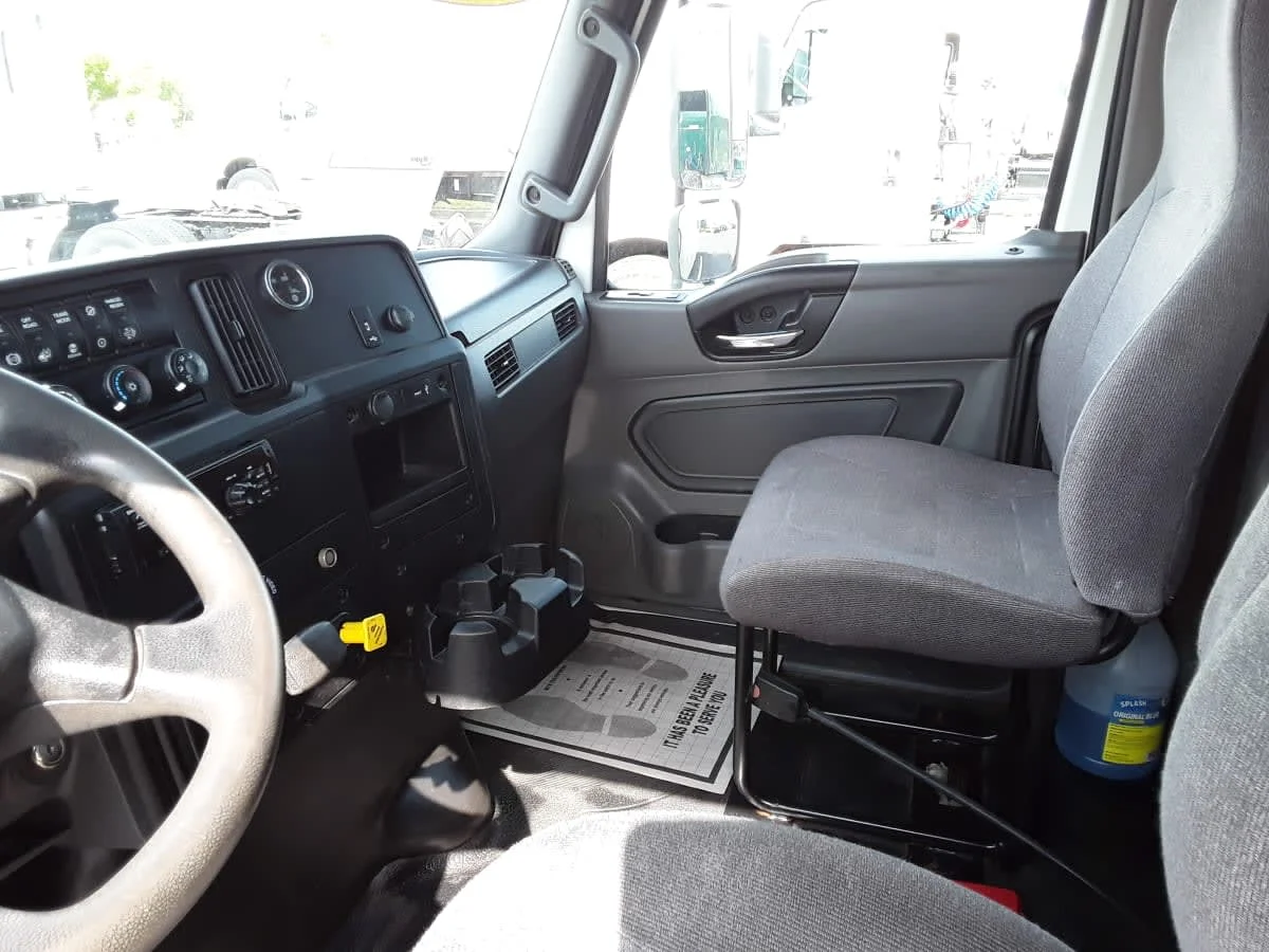 2021 International MV - image 7