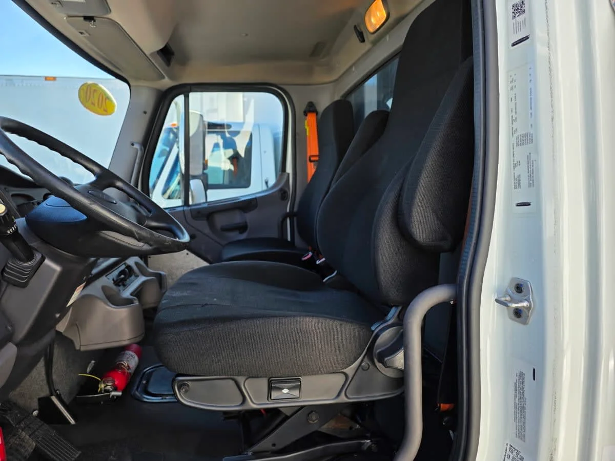 2020 Freightliner M2 106 - image 7