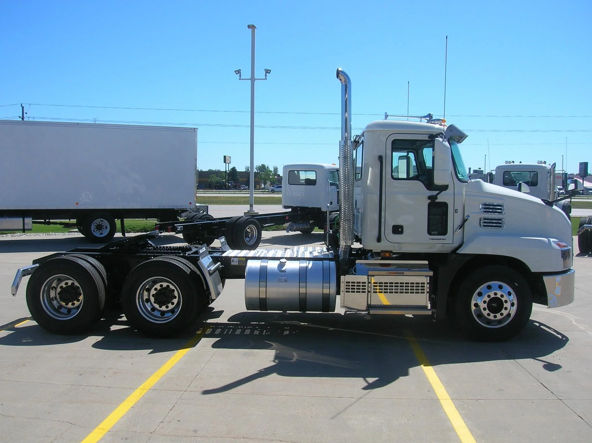 2026 Mack Anthem - image 4