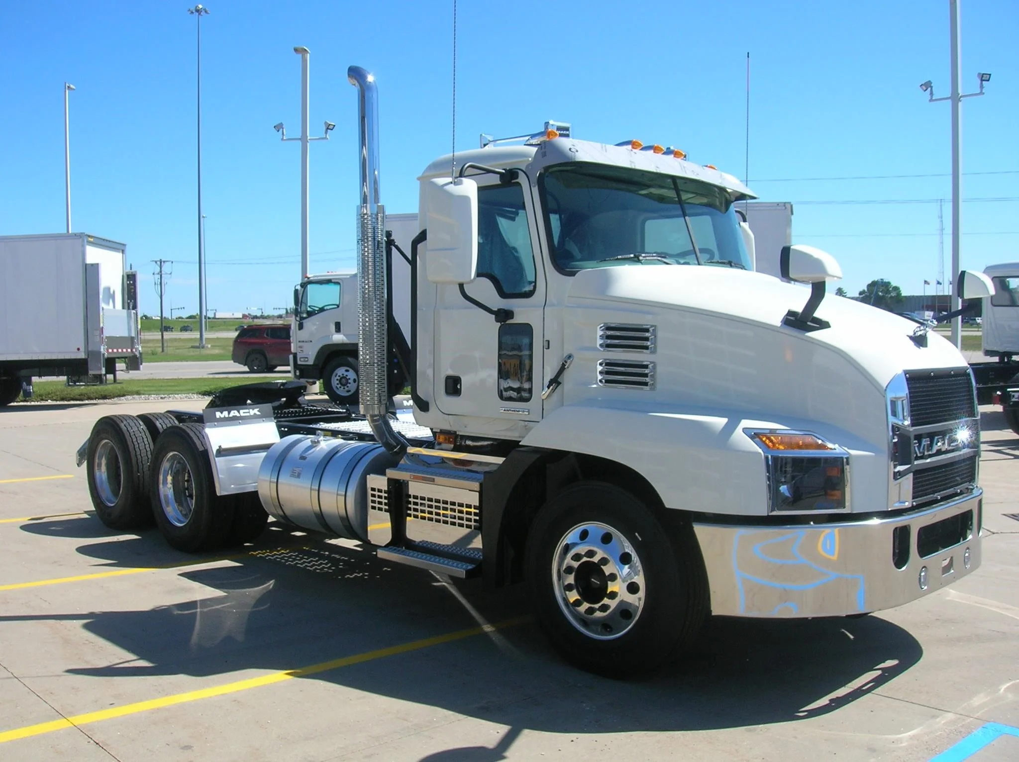 2026 Mack Anthem - image 3