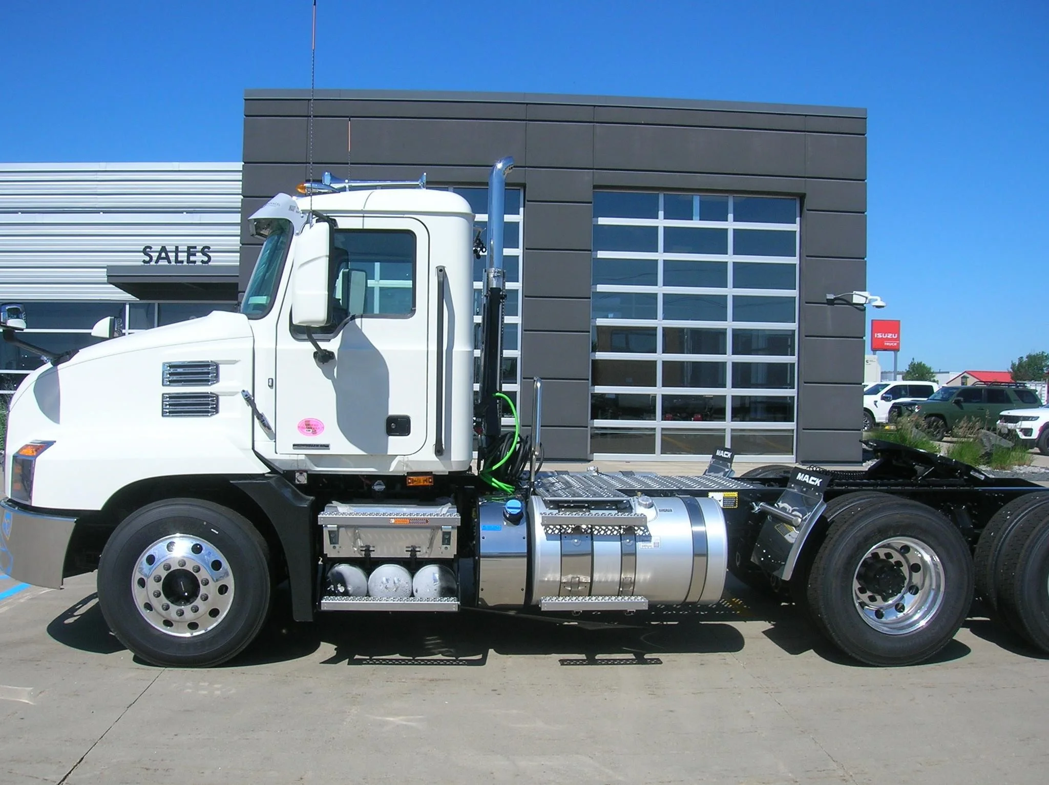 2026 Mack Anthem - image 5