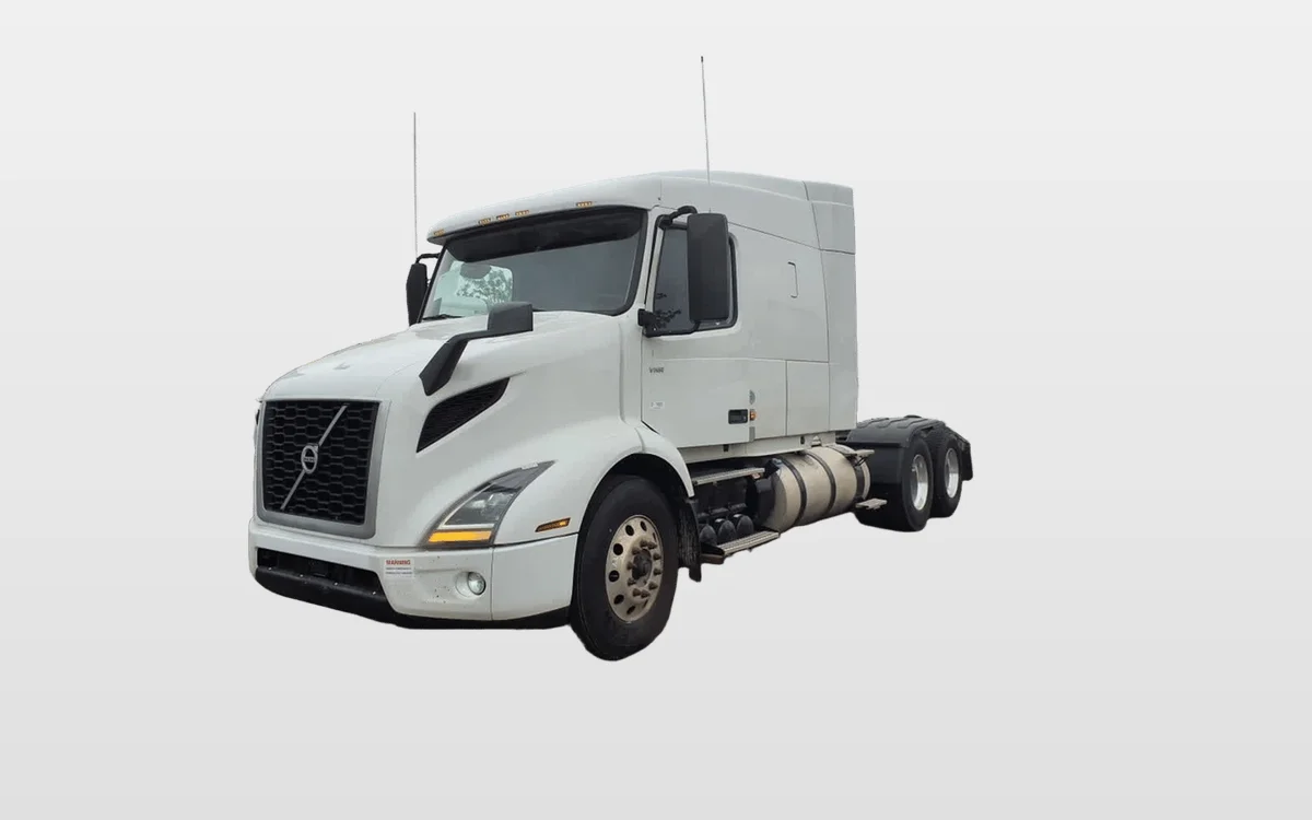 2020 Volvo - image 1