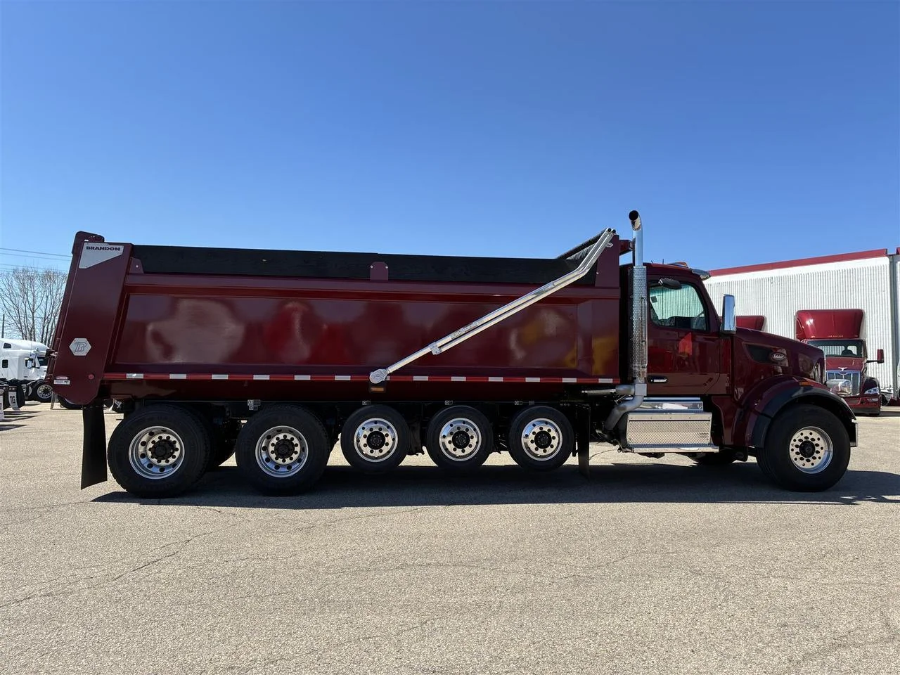 2027 Peterbilt 567 - image 4