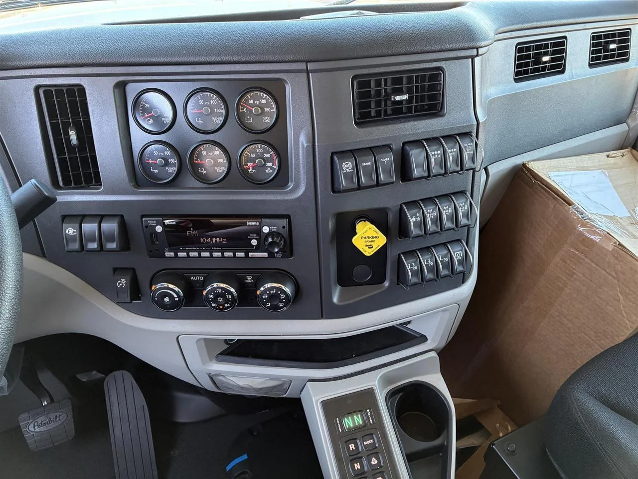 2027 Peterbilt 567 - image 10