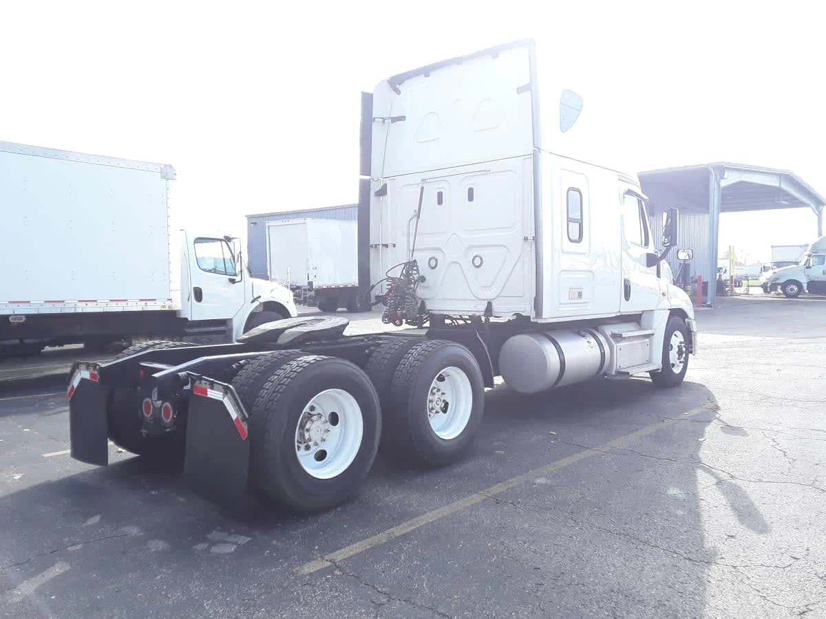 2020 Freightliner Cascadia in Davie, FL — photo 4