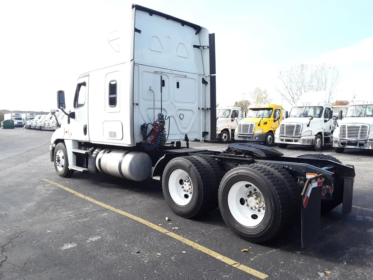 2020 Freightliner Cascadia in Davie, FL — photo 6