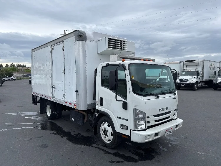 2019 Isuzu NRR in West Sacramento, CA