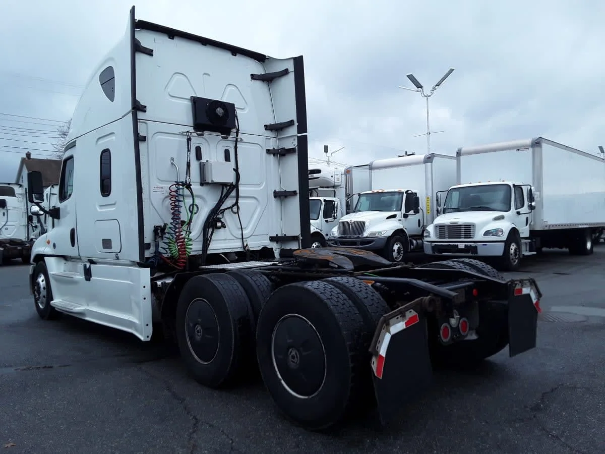 2019 Freightliner Cascadia - image 6