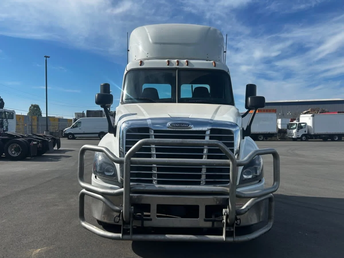 2019 Freightliner Cascadia in Tacoma, WA — photo 2