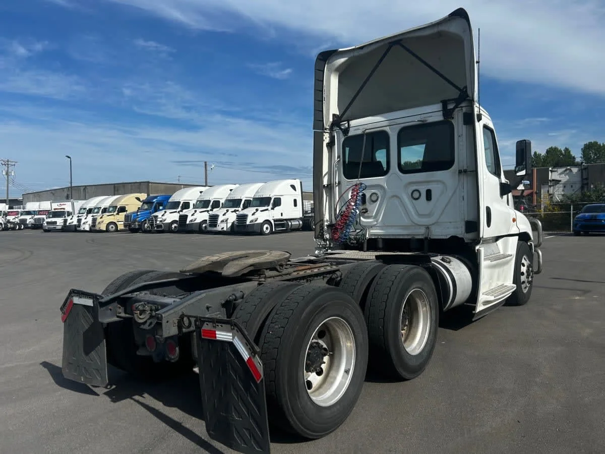 2019 Freightliner Cascadia in Tacoma, WA — photo 4