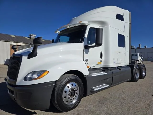 2023 International LT - image 2