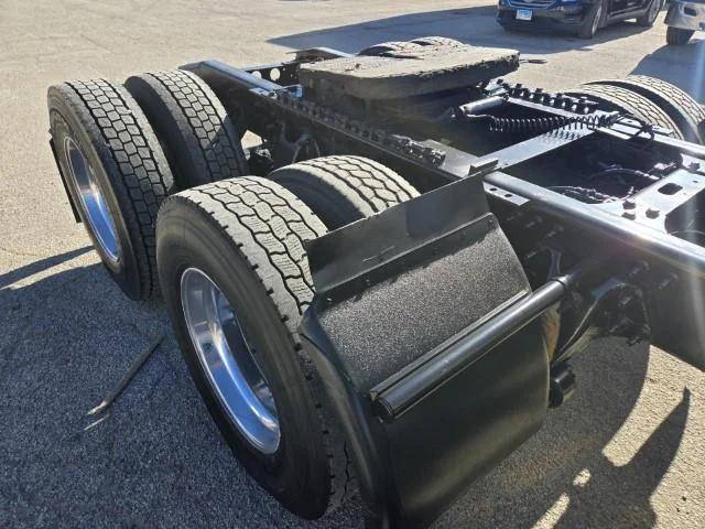 2023 International LT - image 20