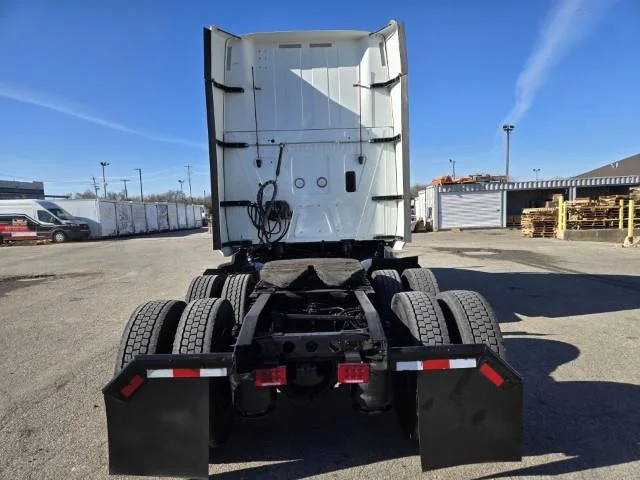 2023 International LT - image 6