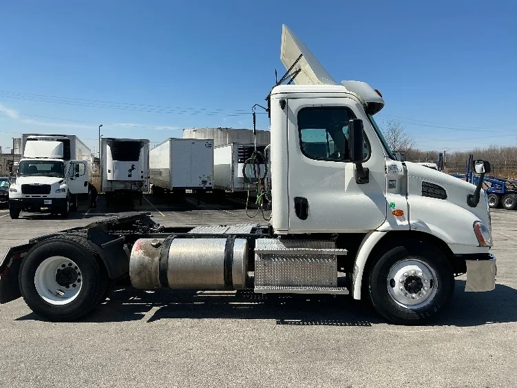 2020 Freightliner Cascadia in La Porte, IN — photo 8
