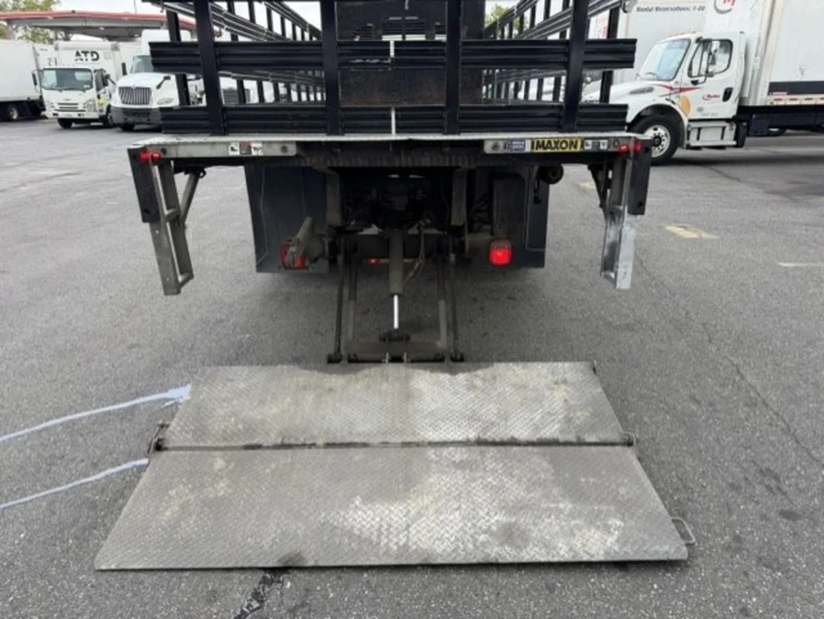 2019 Freightliner M2 106 in Farmingdale, NY — photo 11