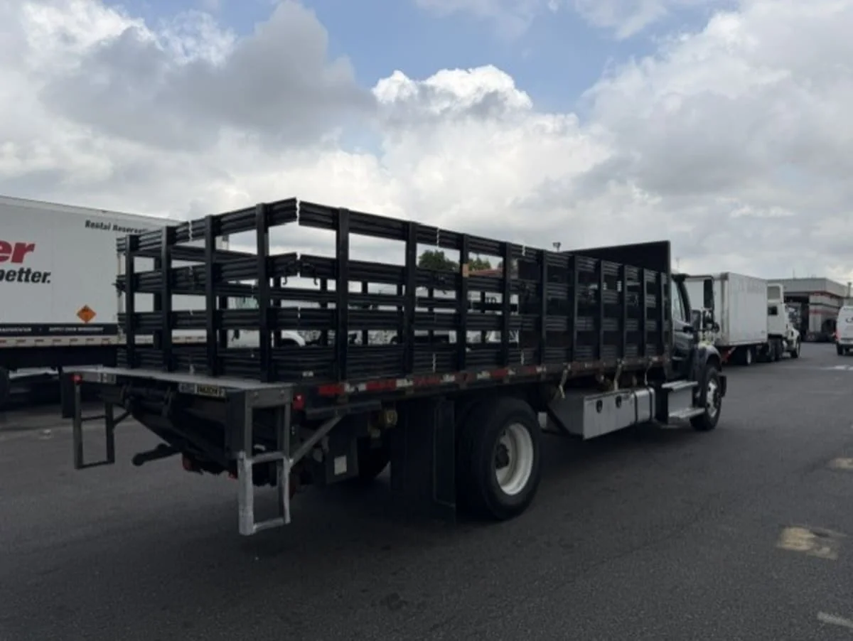 2019 Freightliner M2 106 in Farmingdale, NY — photo 4