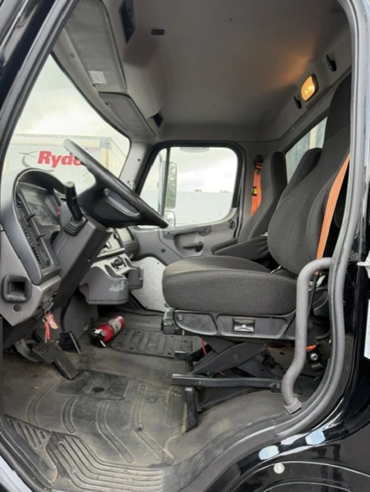 2019 Freightliner M2 106 in Farmingdale, NY — photo 7