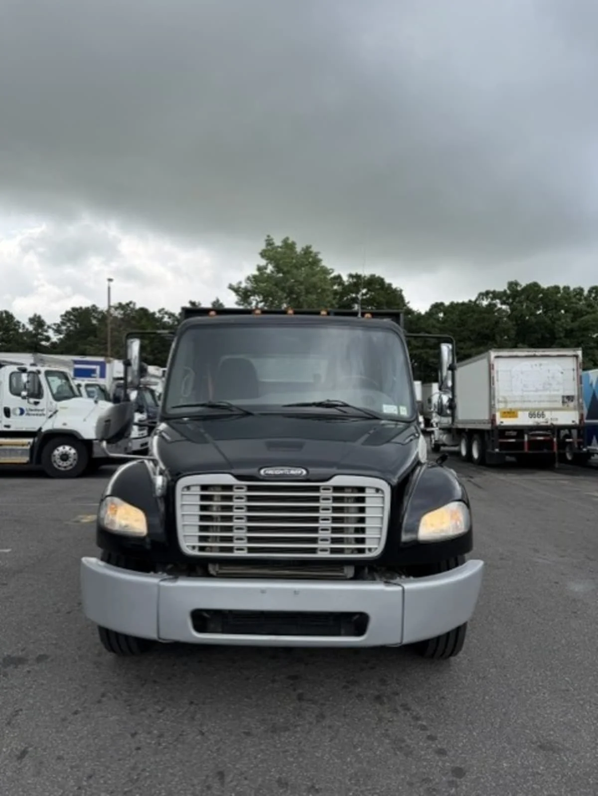 2019 Freightliner M2 106 in Farmingdale, NY — photo 2