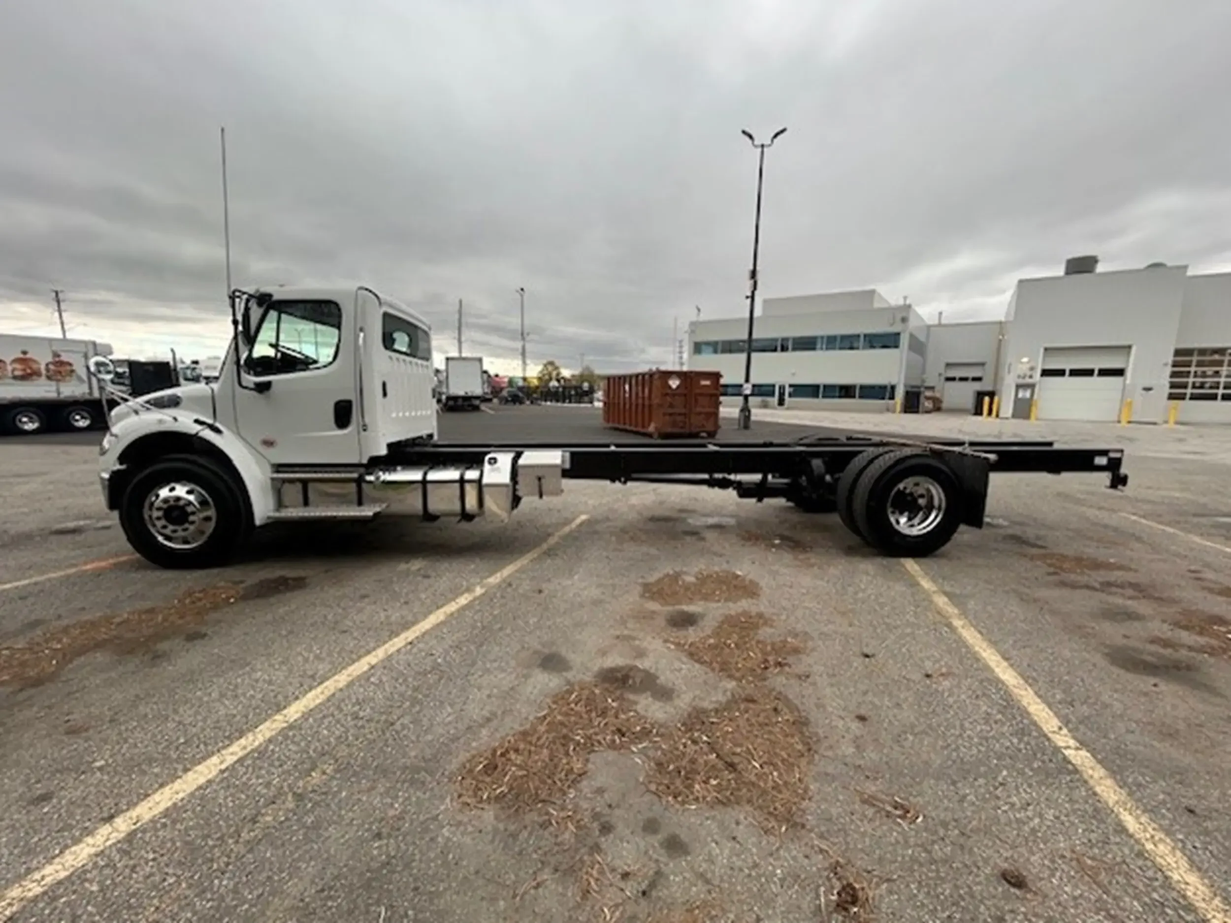 2026 Freightliner M2 106 - image 2