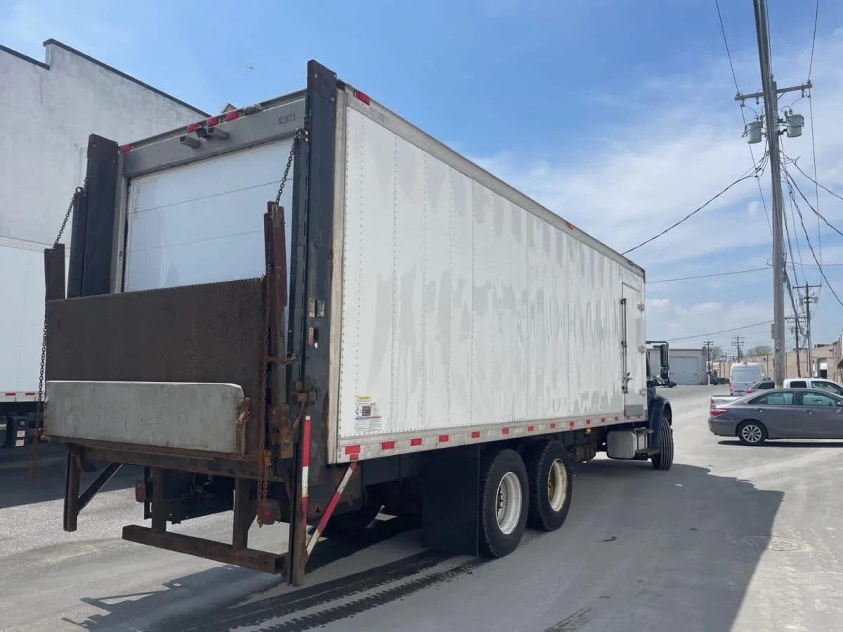2019 Freightliner M2 106 - image 4