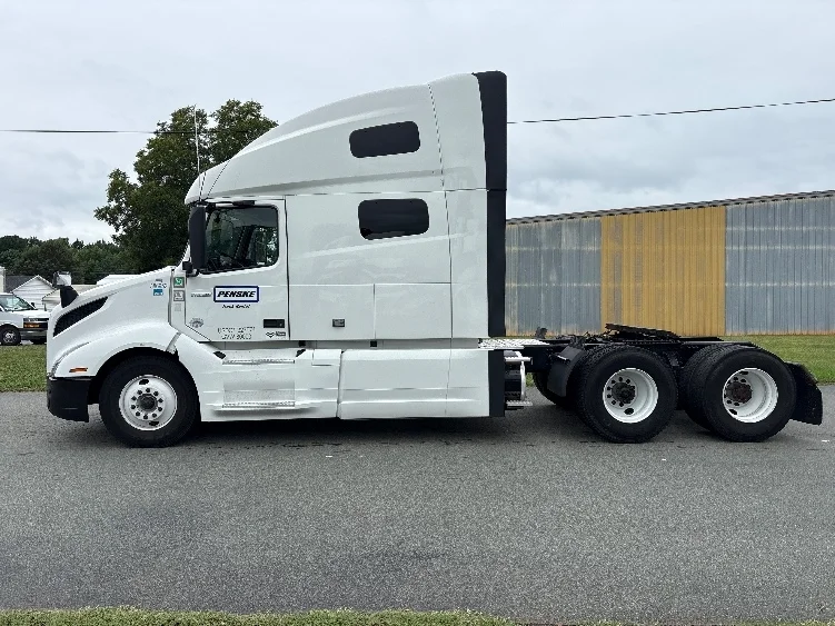 2022 Volvo VNL 760 in Melrose Park, IL — photo 4