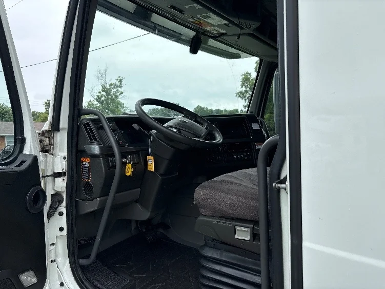 2022 Volvo VNL 760 in Melrose Park, IL — photo 9