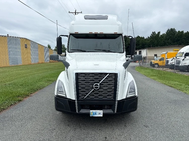 2022 Volvo VNL 760 in Melrose Park, IL — photo 2
