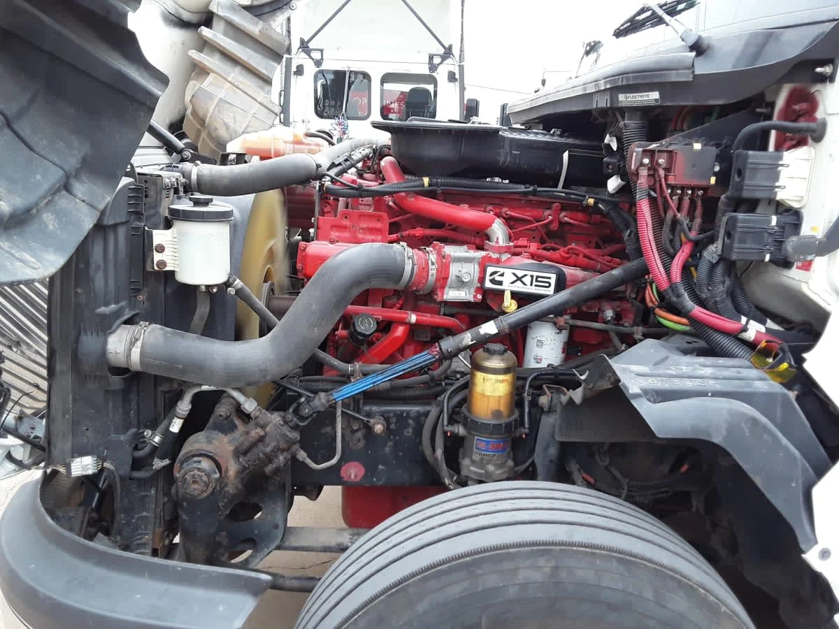 2019 International LT - image 9