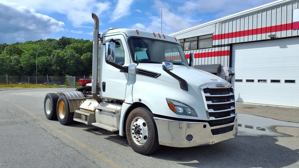 2019 Freightliner Cascadia in Salisbury, MA — photo 3