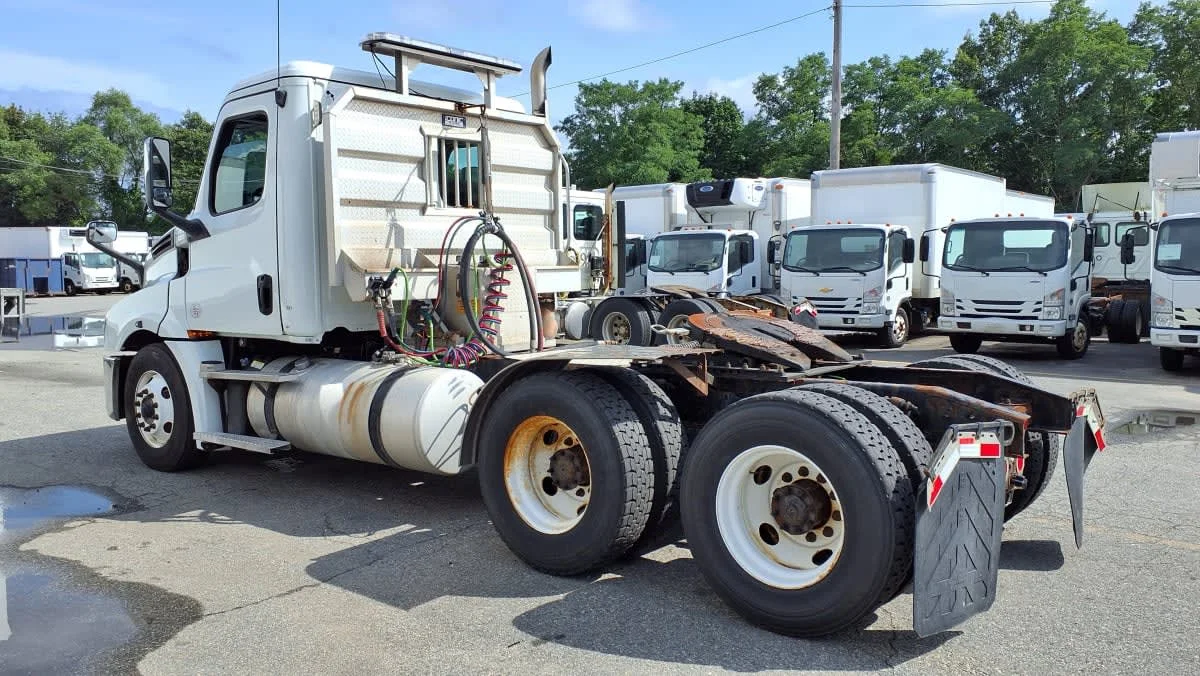 2019 Freightliner Cascadia in Salisbury, MA — photo 6