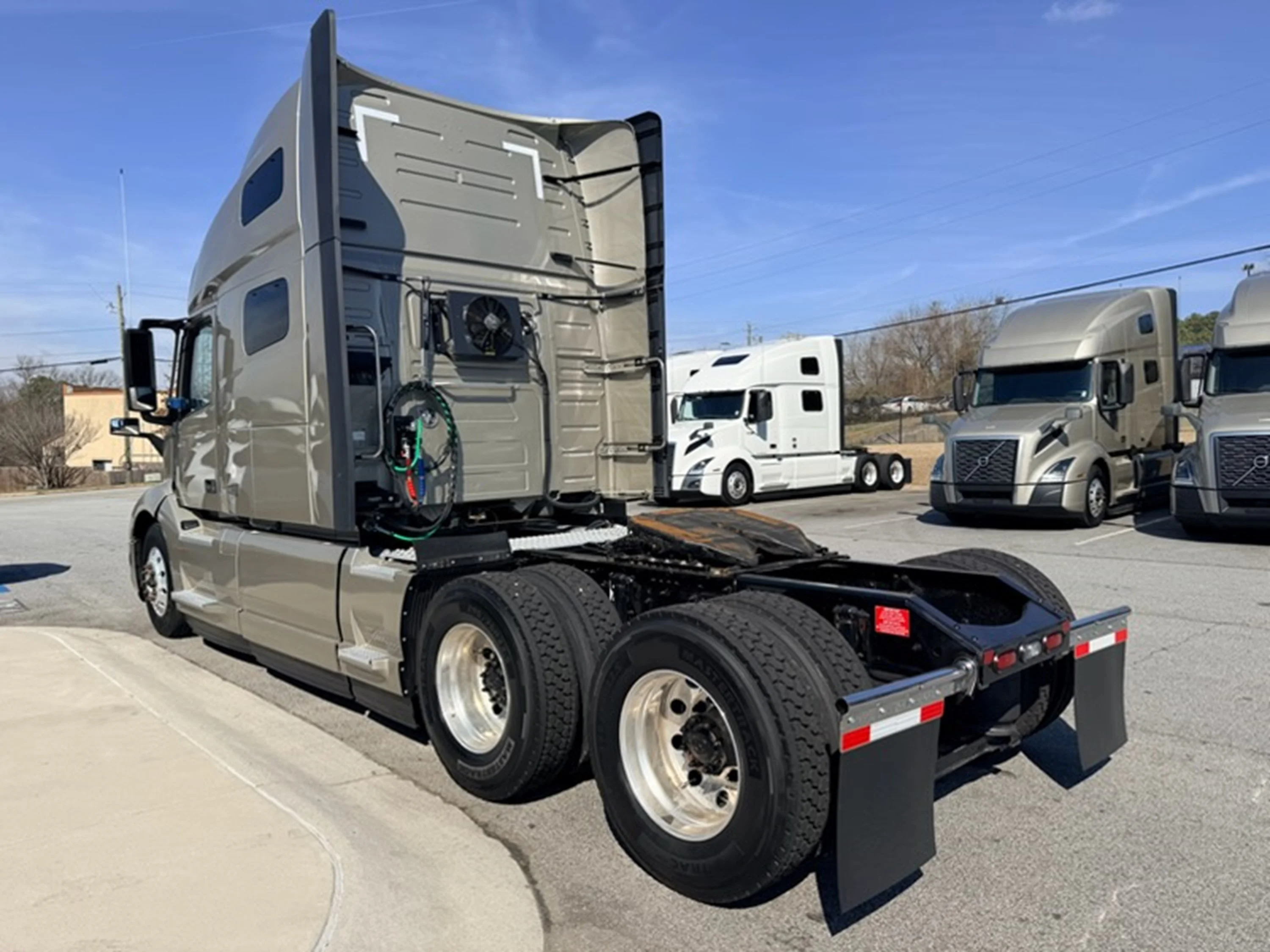 2022 Volvo VNL 760 - image 5