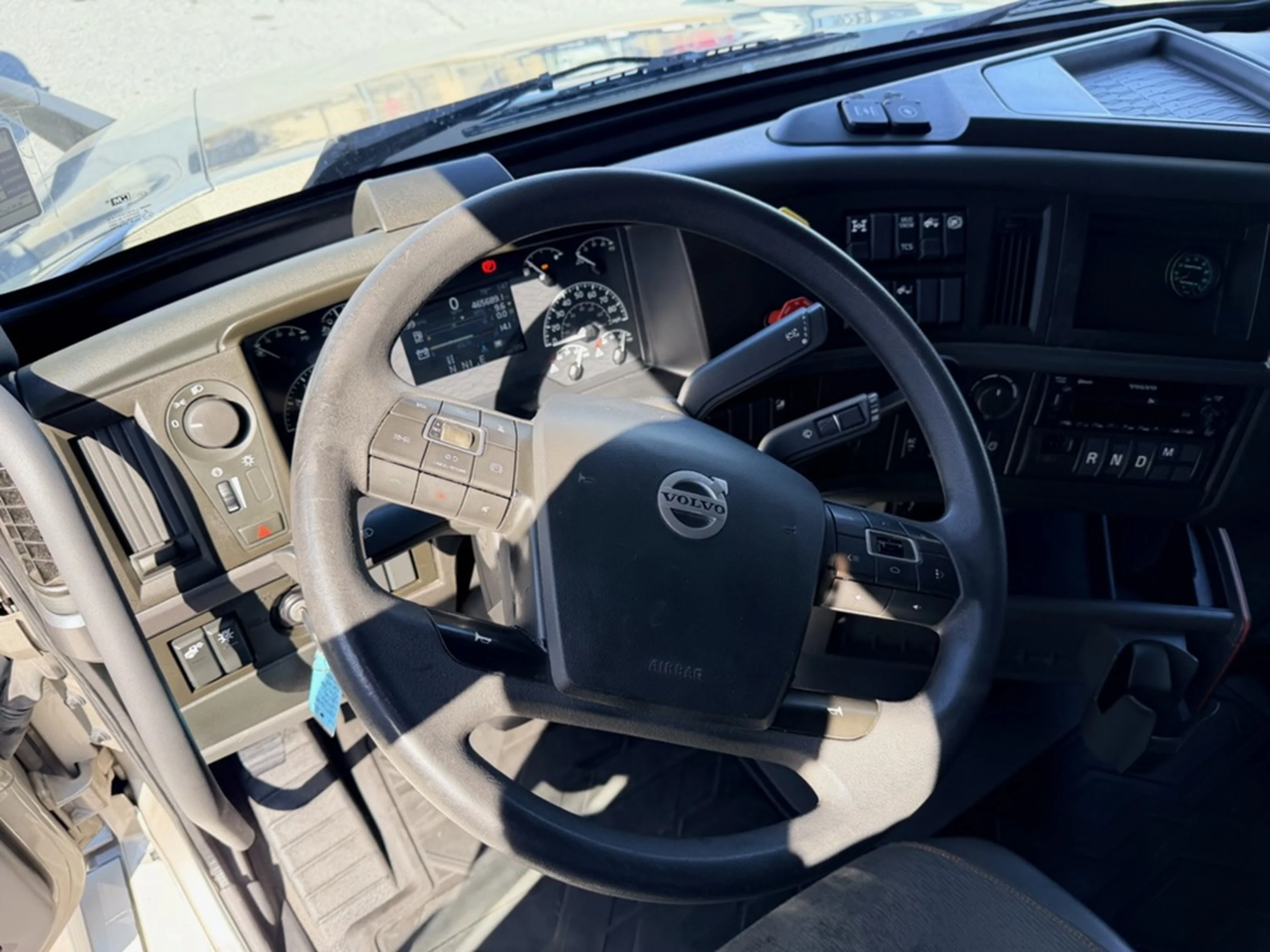 2022 Volvo VNL 760 - image 8