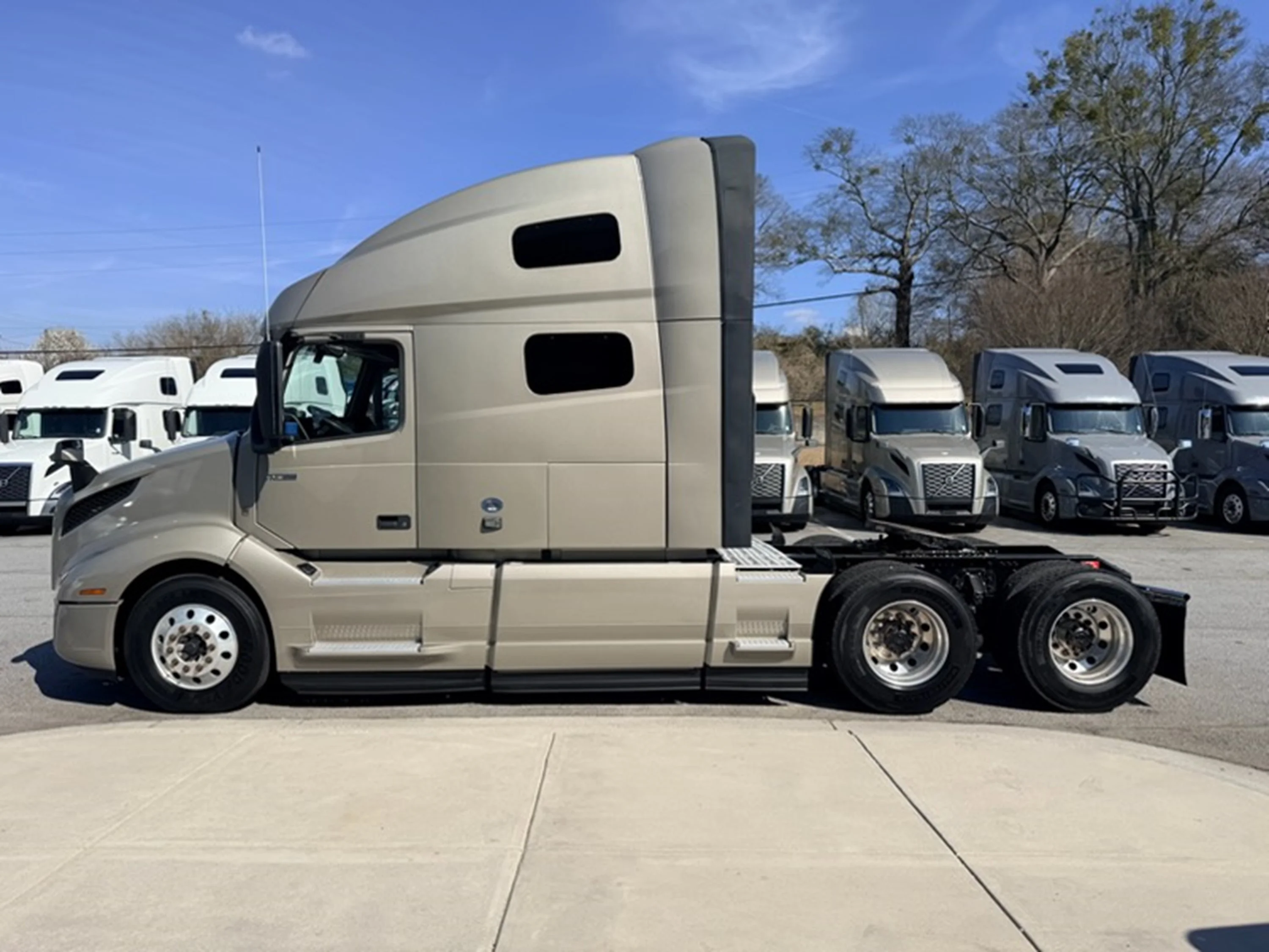 2022 Volvo VNL 760 - image 6