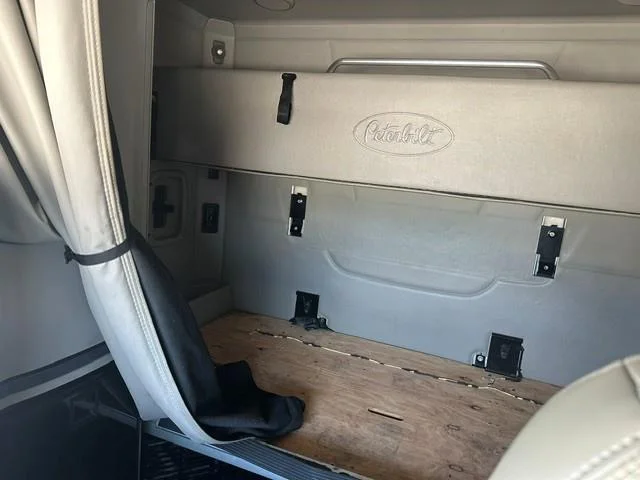 2022 Peterbilt 567 — photo 12