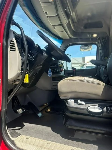 2022 Peterbilt 567 — photo 8