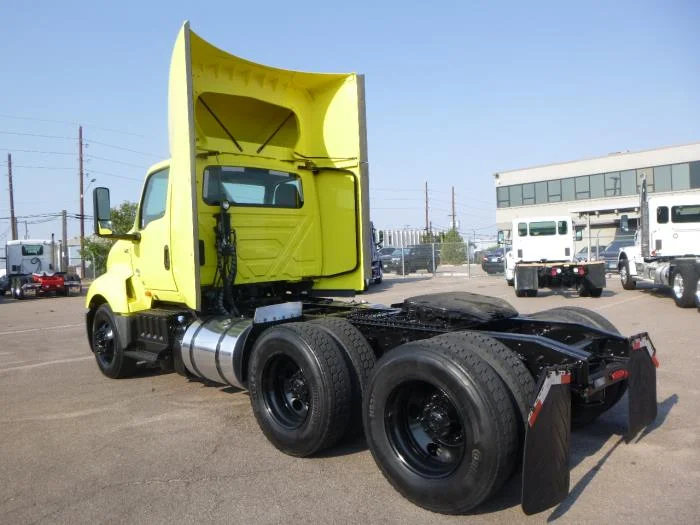 2023 International LT — photo 3