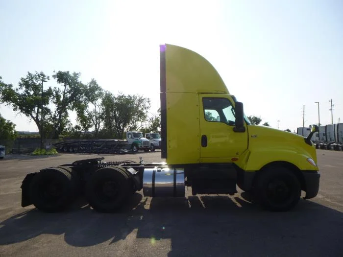 2023 International LT — photo 7