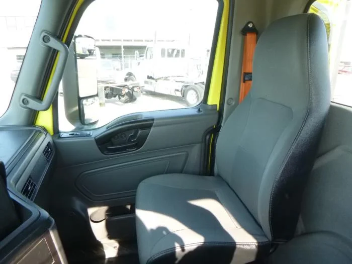 2023 International LT — photo 18