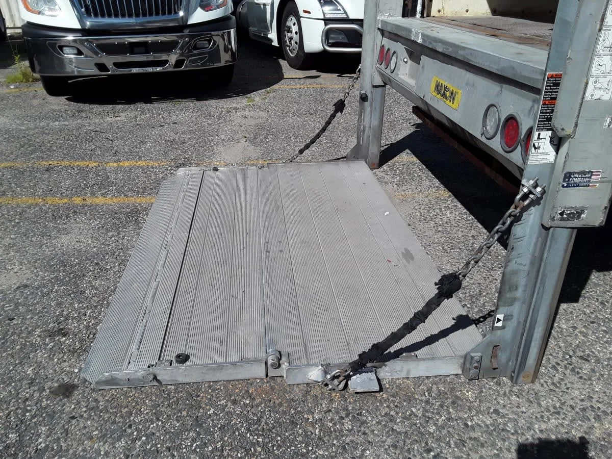 2019 Isuzu NRR - image 11