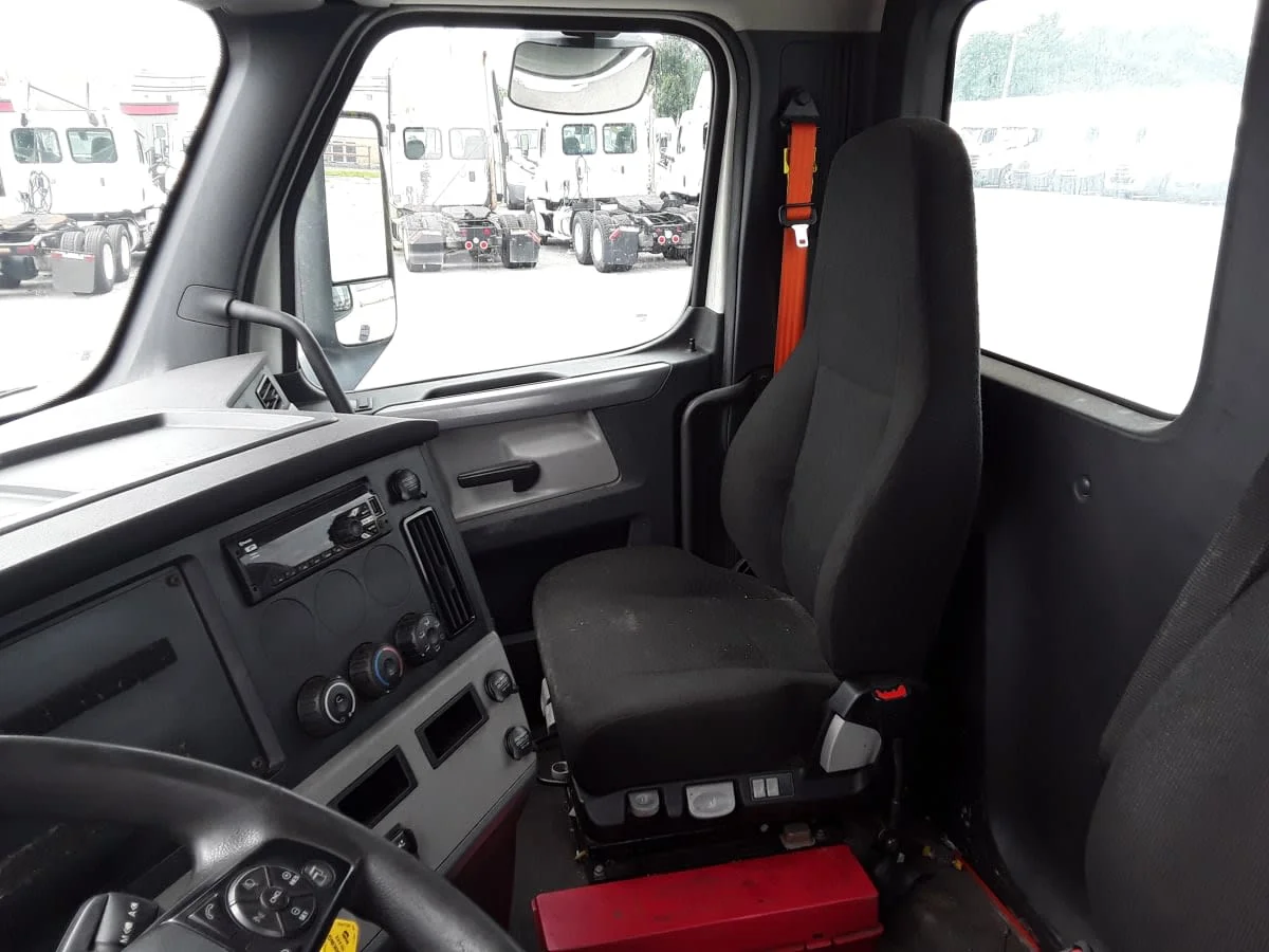 2020 Freightliner Cascadia in La Vergne, TN — photo 7