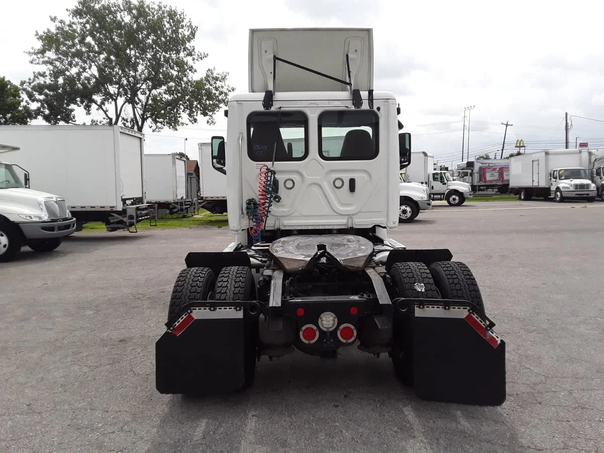 2020 Freightliner Cascadia in La Vergne, TN — photo 5