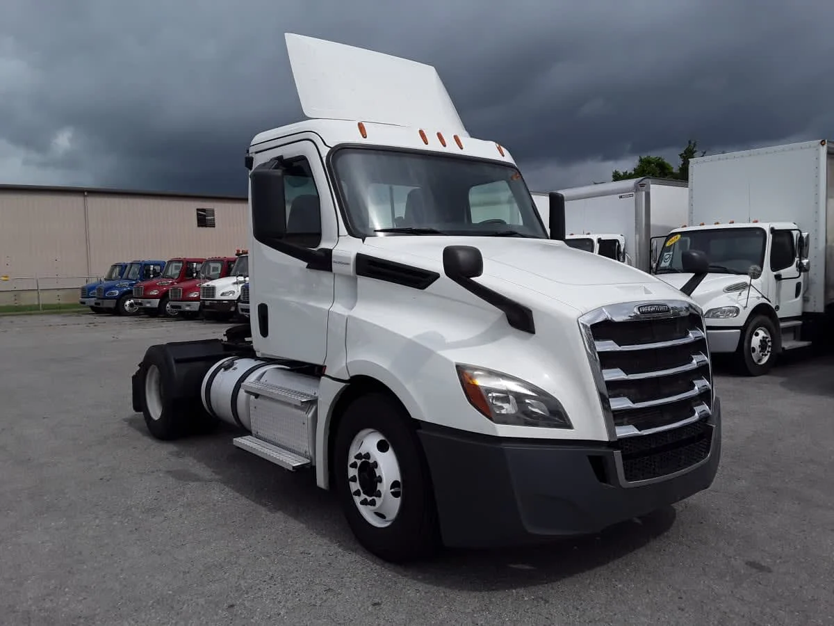 2020 Freightliner Cascadia in La Vergne, TN — photo 3