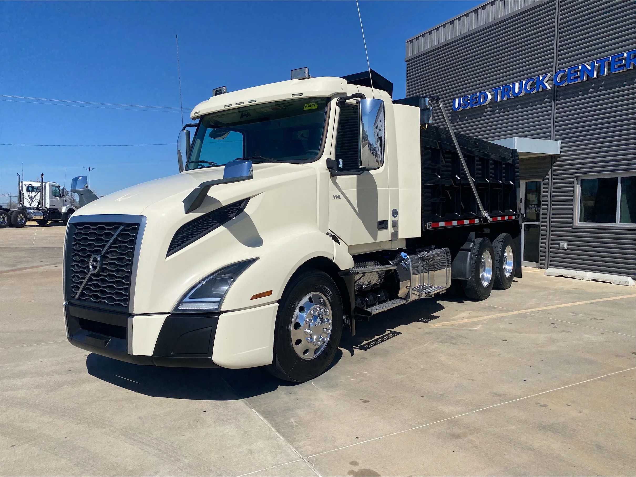 2021 Volvo VNL 300 in Oklahoma City, OK
