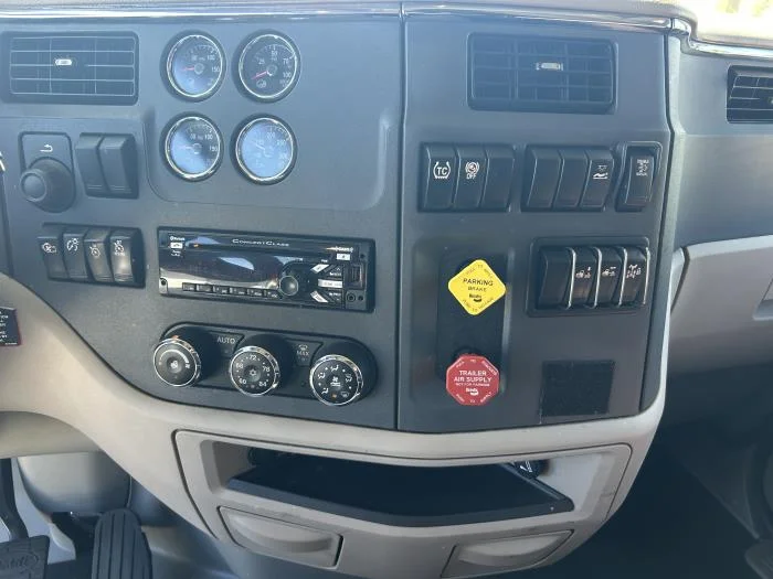 2022 Peterbilt 579 - image 20