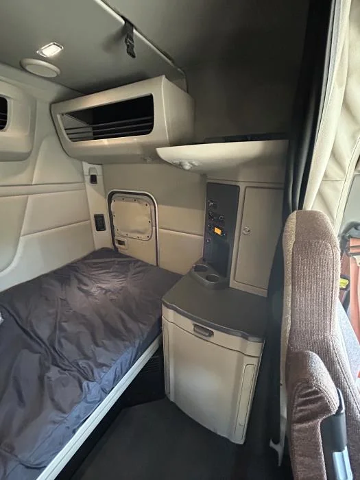 2022 Peterbilt 579 - image 25