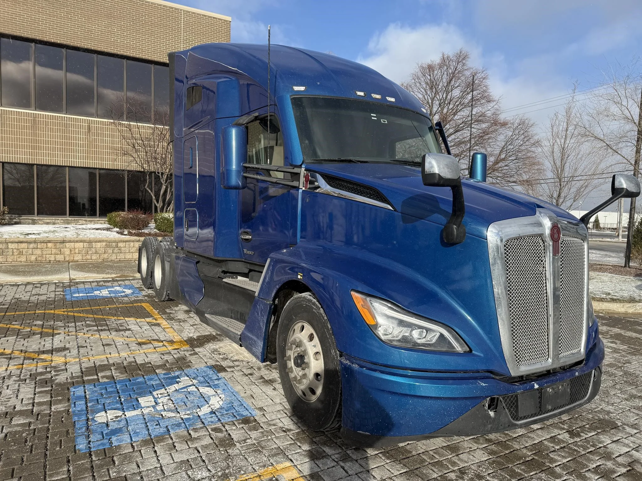 2022 Kenworth T680 - image 3