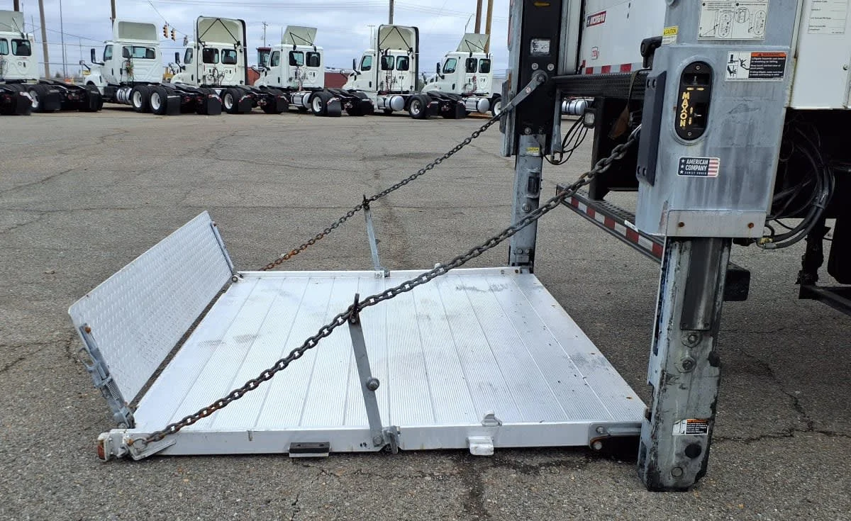 2019 Freightliner M2 106 - image 12