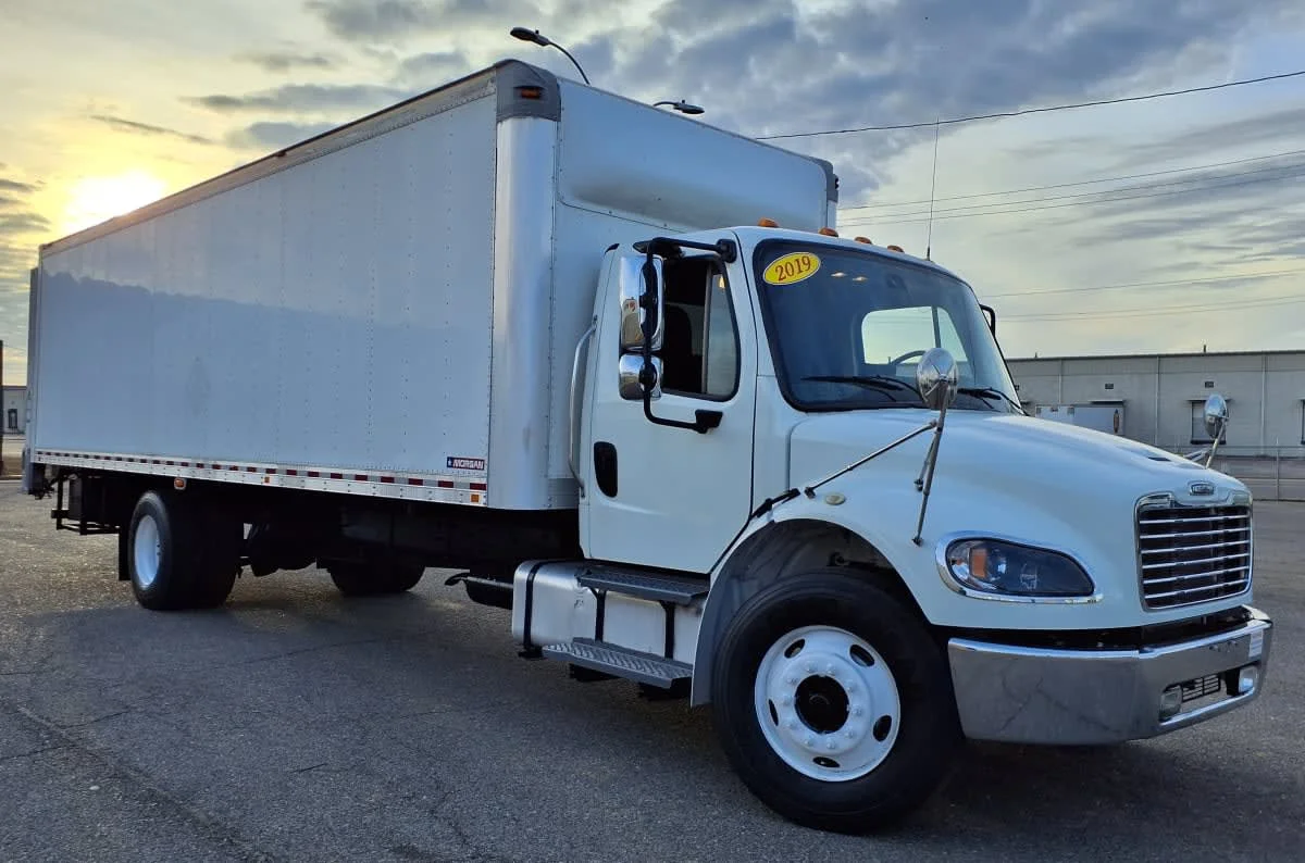 2019 Freightliner M2 106 - image 3